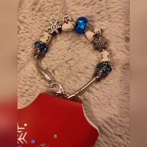 NWT! Kohl's Christmas Charm Bracelet